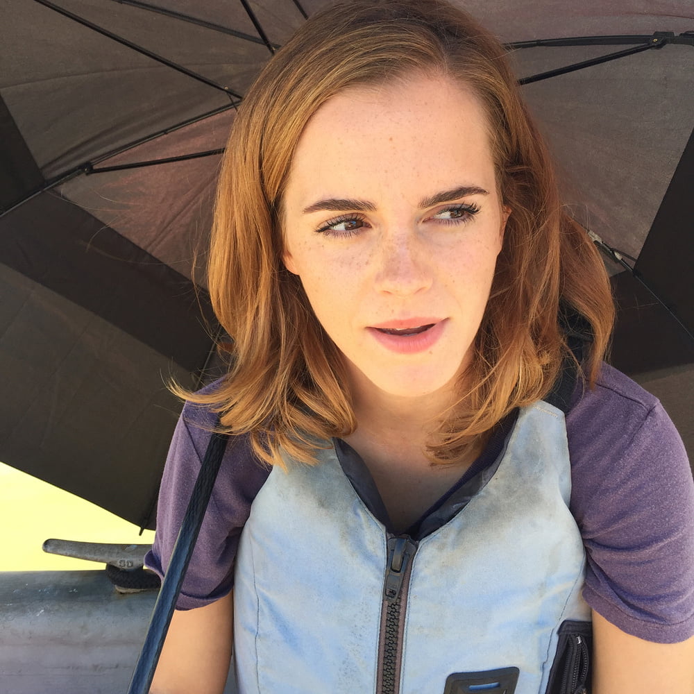 cg2yWIbO Emma Watson 1 98.jpg